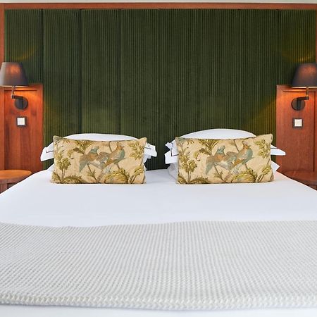 Cheval The Edinburgh Grand Aparthotel Εξωτερικό φωτογραφία A bed with a mattress