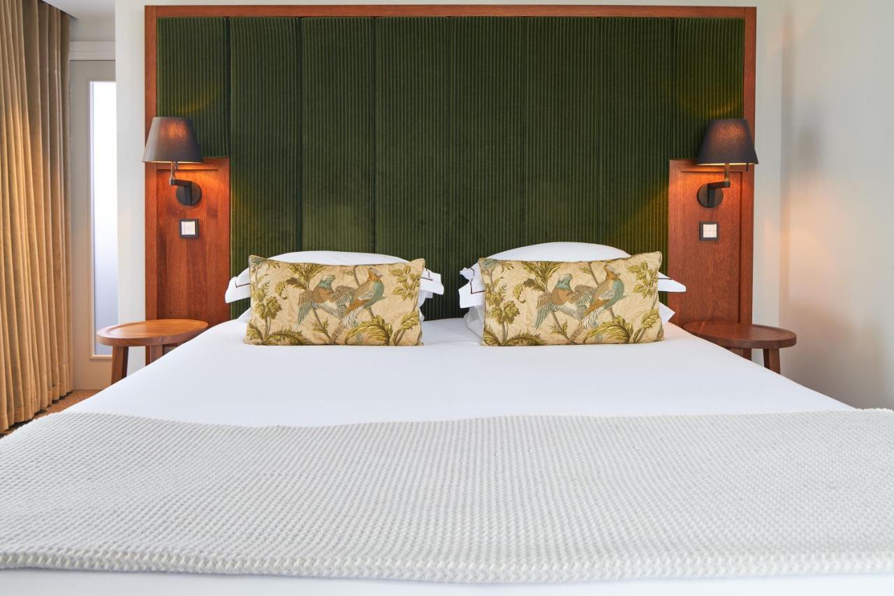 Cheval The Edinburgh Grand Aparthotel Εξωτερικό φωτογραφία A bed with a mattress