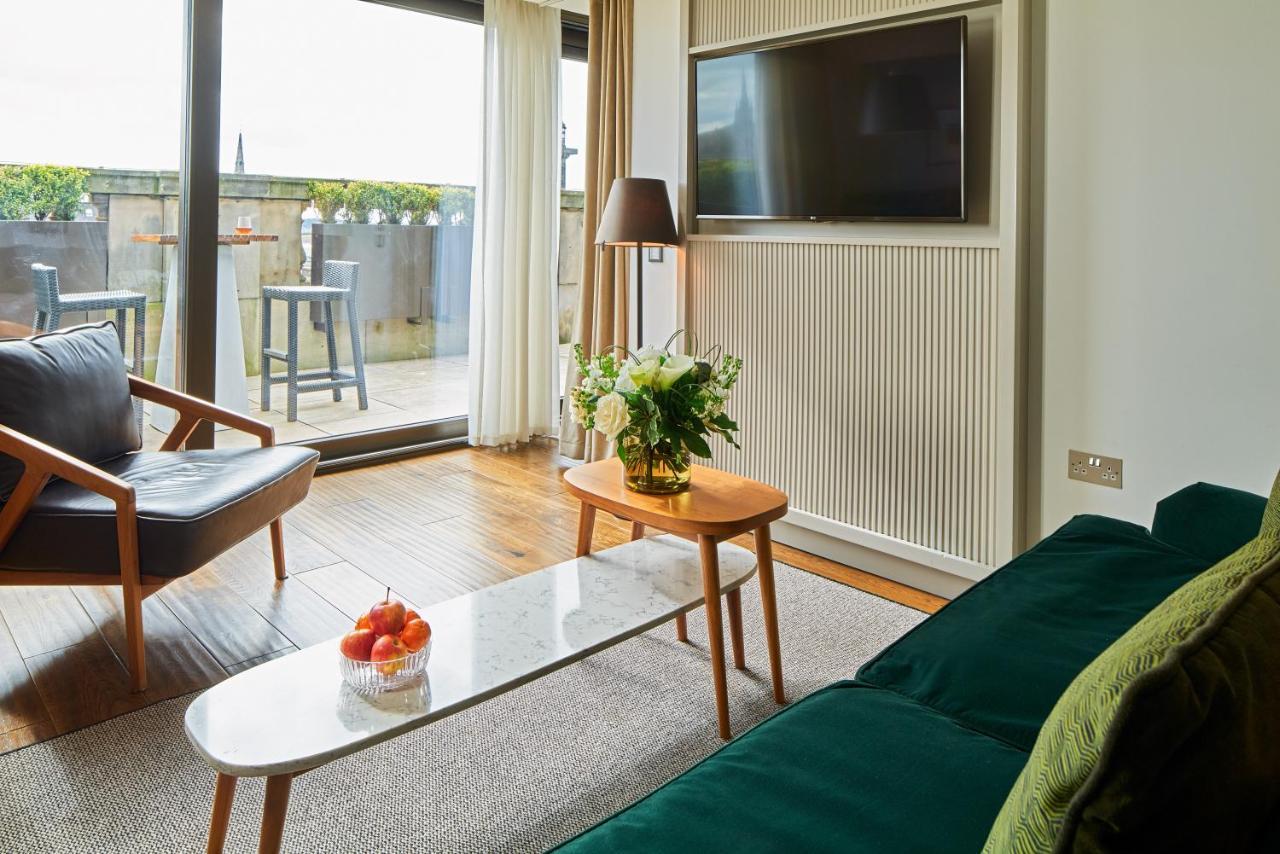 Cheval The Edinburgh Grand Aparthotel Εξωτερικό φωτογραφία A living room at the hotel