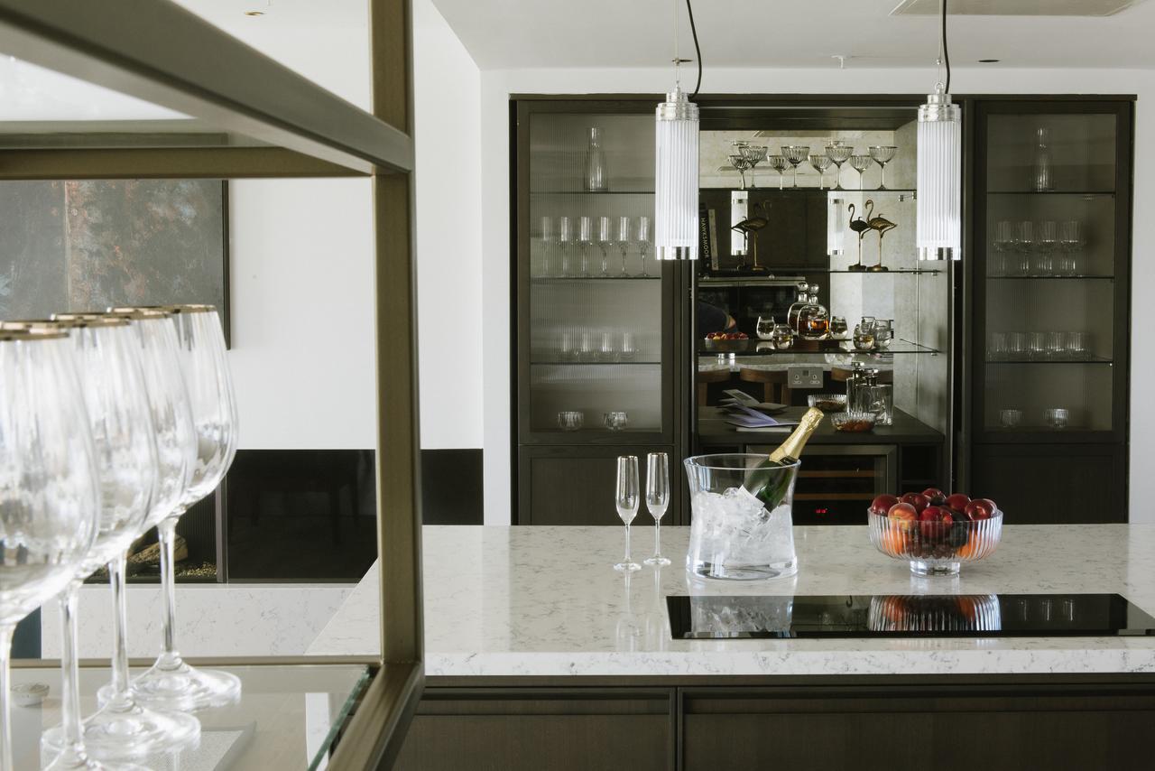 Cheval The Edinburgh Grand Aparthotel Εξωτερικό φωτογραφία A kitchen designed by the London-based interior design company, Savile Row Interiors