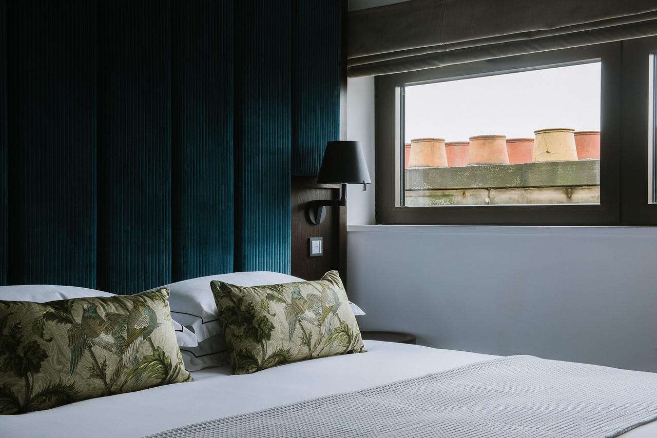 Cheval The Edinburgh Grand Aparthotel Εξωτερικό φωτογραφία A bedroom at the hotel