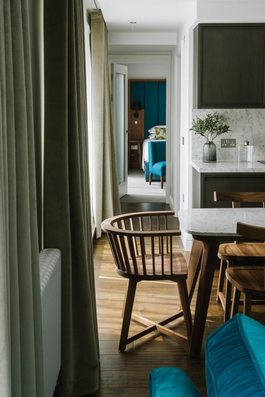 Cheval The Edinburgh Grand Aparthotel Εξωτερικό φωτογραφία Interior of a suite at The Ivy Collection